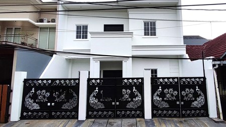 Flash Sale. Rumah bagus Villa Melati Mas, Serpong