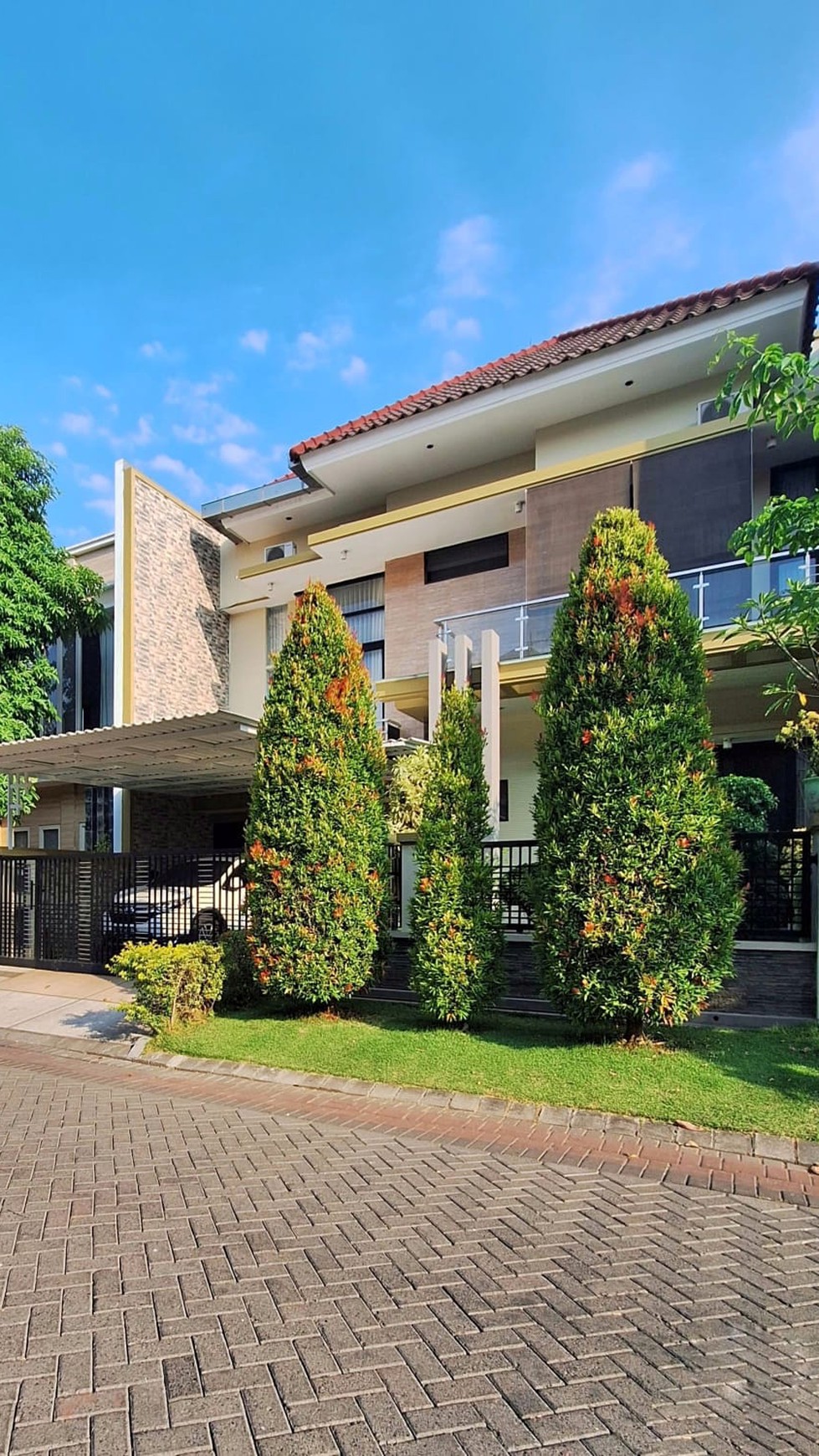 Rumah Mewah Minimalis Modern Siap Huni di Pakuwon City