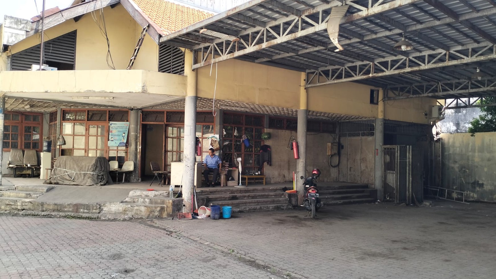 Di Jual Gudang + Kantor di JL. KREMBANGAN BARAT Surabaya Utara