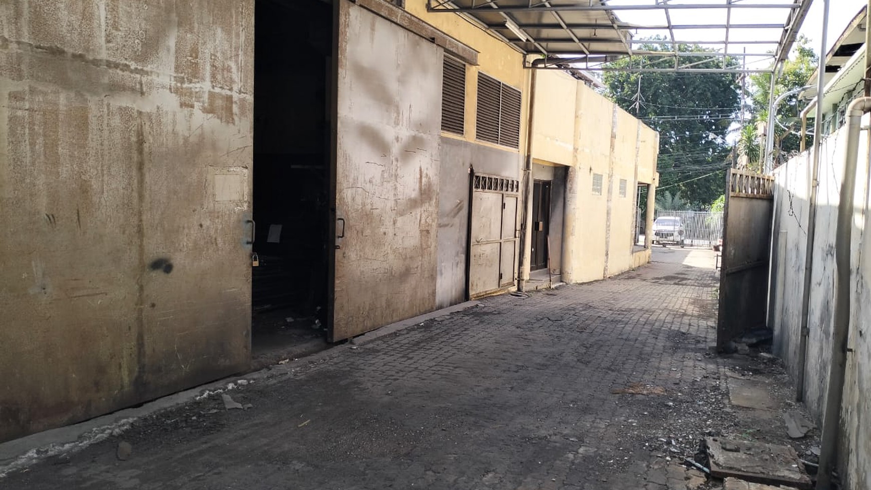 Di Jual Gudang + Kantor di JL. KREMBANGAN BARAT Surabaya Utara