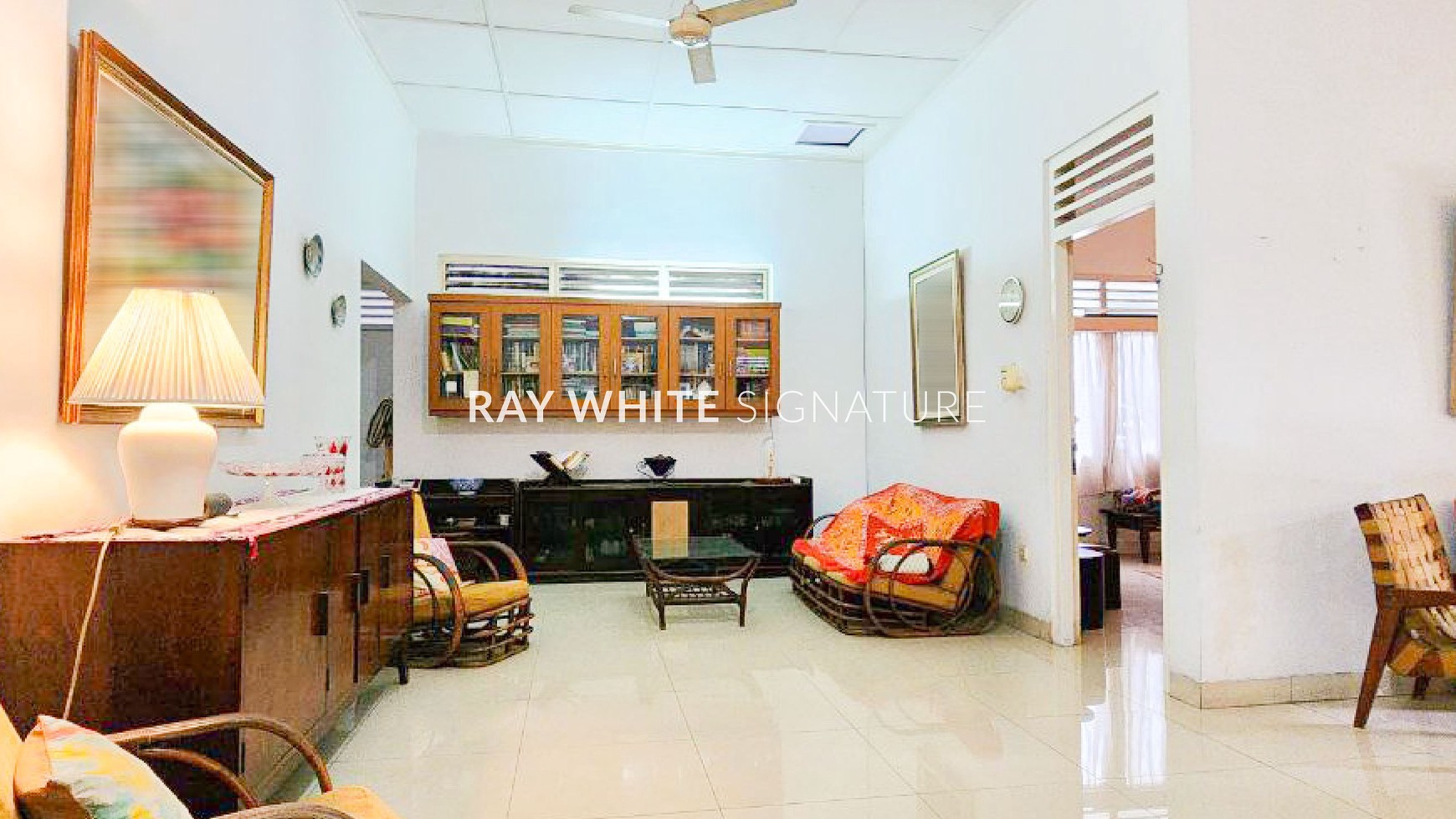 Rumah Lama Terawat di Jl Darmawangsa II