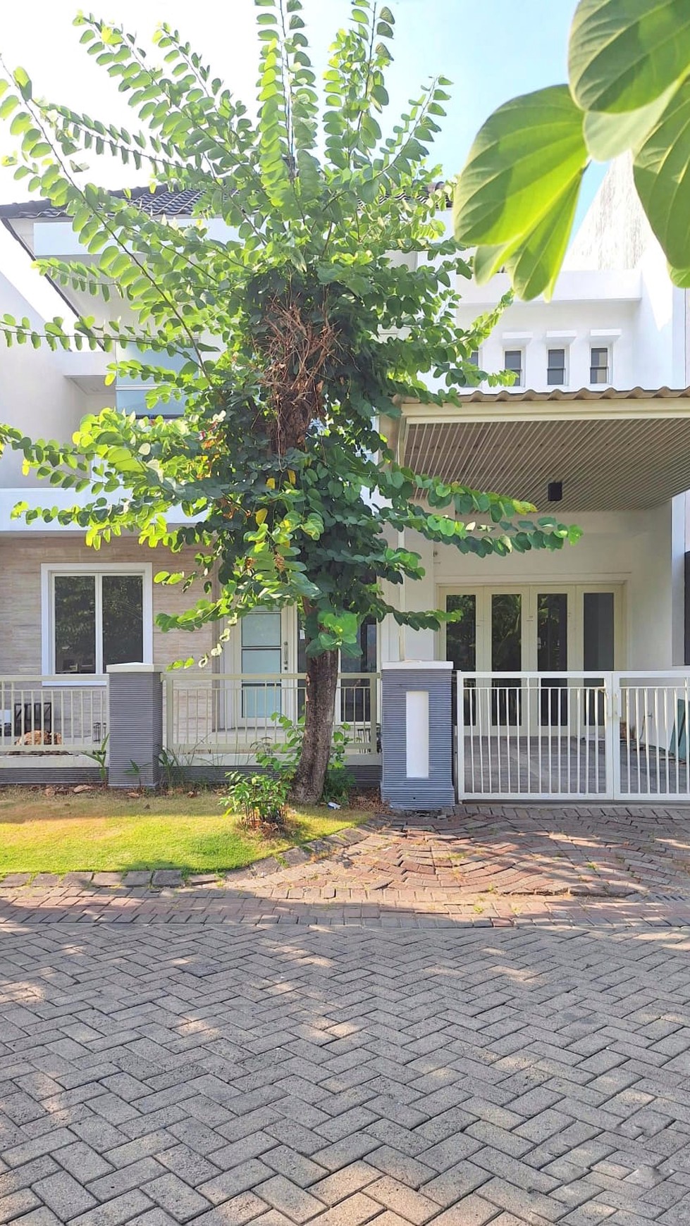 Rumah Mewah 2 Lantai Siap Huni , di Pakuwon City Surabaya