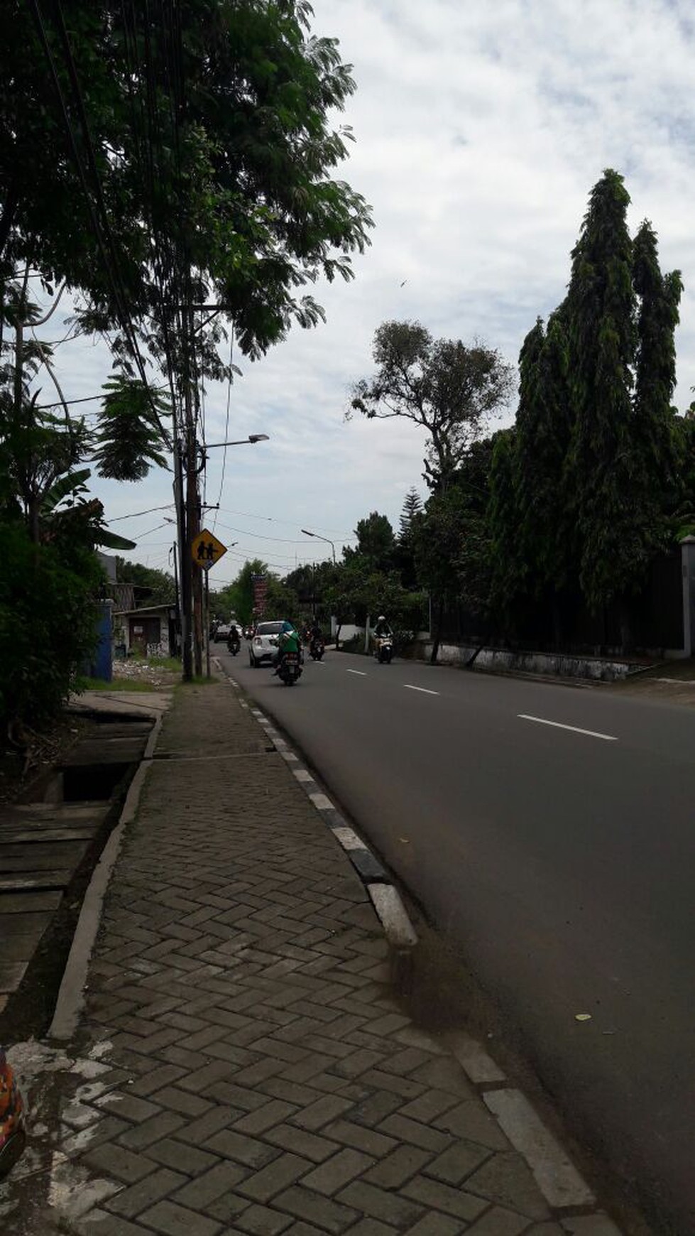 Rumah Pinggir Jalan  di Pesanggrahan Jakarta Selatan