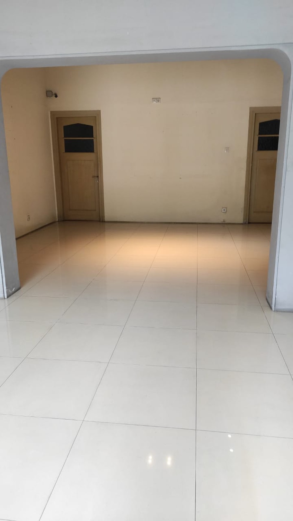 Dijual Kantor 2 lantai Raya Darmo pusat kota surabaya