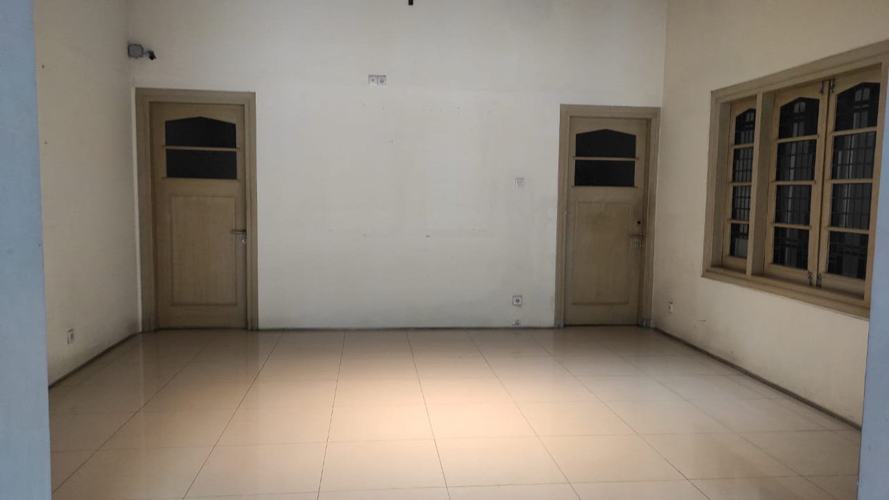 Dijual Kantor 2 lantai Raya Darmo pusat kota surabaya