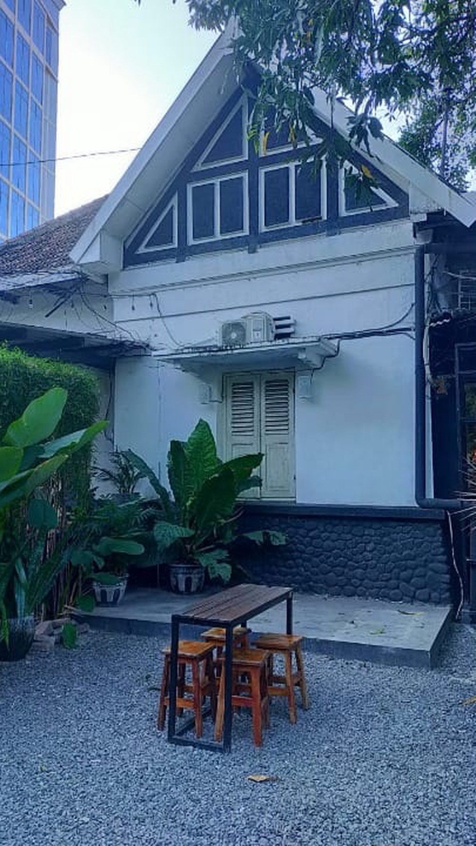 Rumah Kolonial  Commercial Area, Taman Bungkul,tengah kota Surabaya