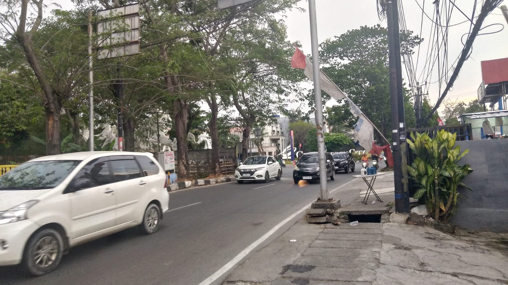 Kavling luas siap pakai di Jl Raya Peta Barat, Pegadungan Kalideres, Cengkareng, Jakarta Barat. 