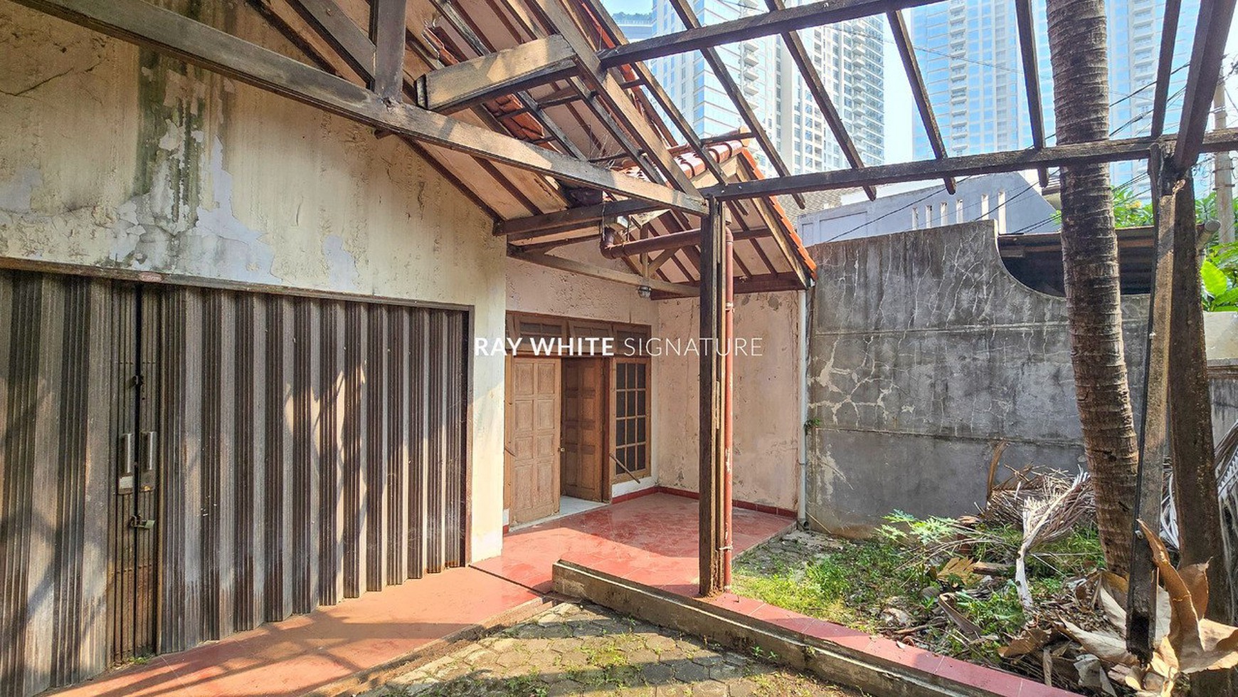 Rumah Lama Lokasi Strategis di Jl Martimbang Raya