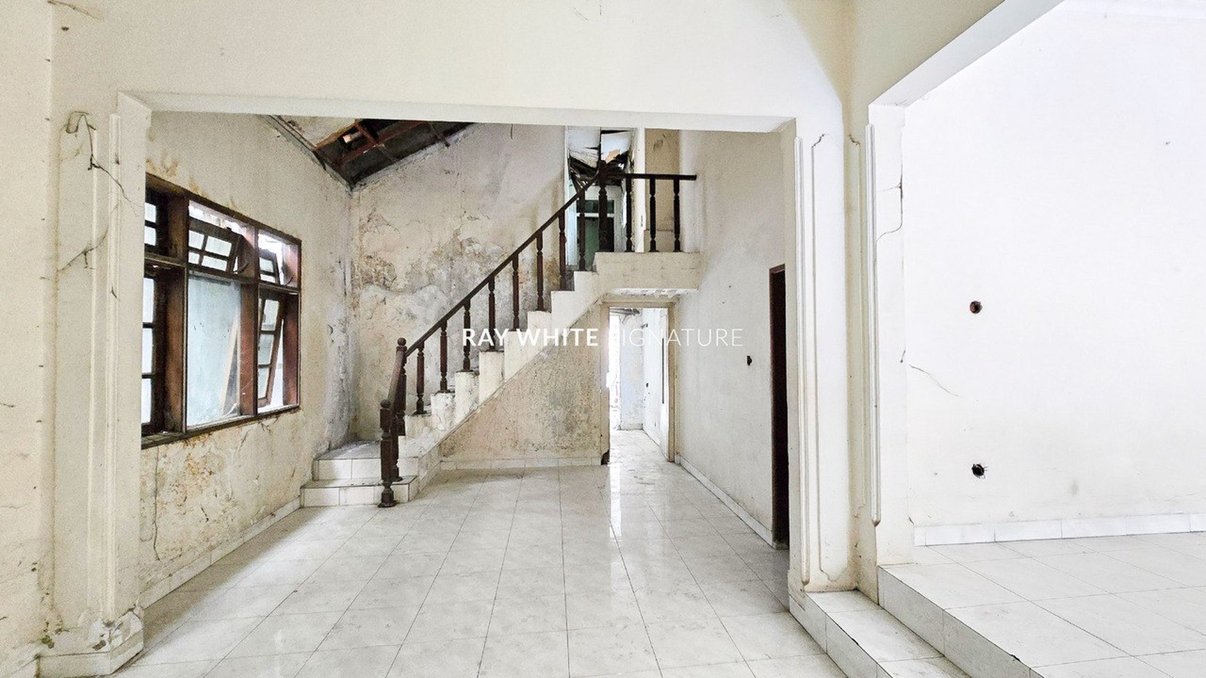Rumah Lama Lokasi Strategis di Jl Martimbang Raya