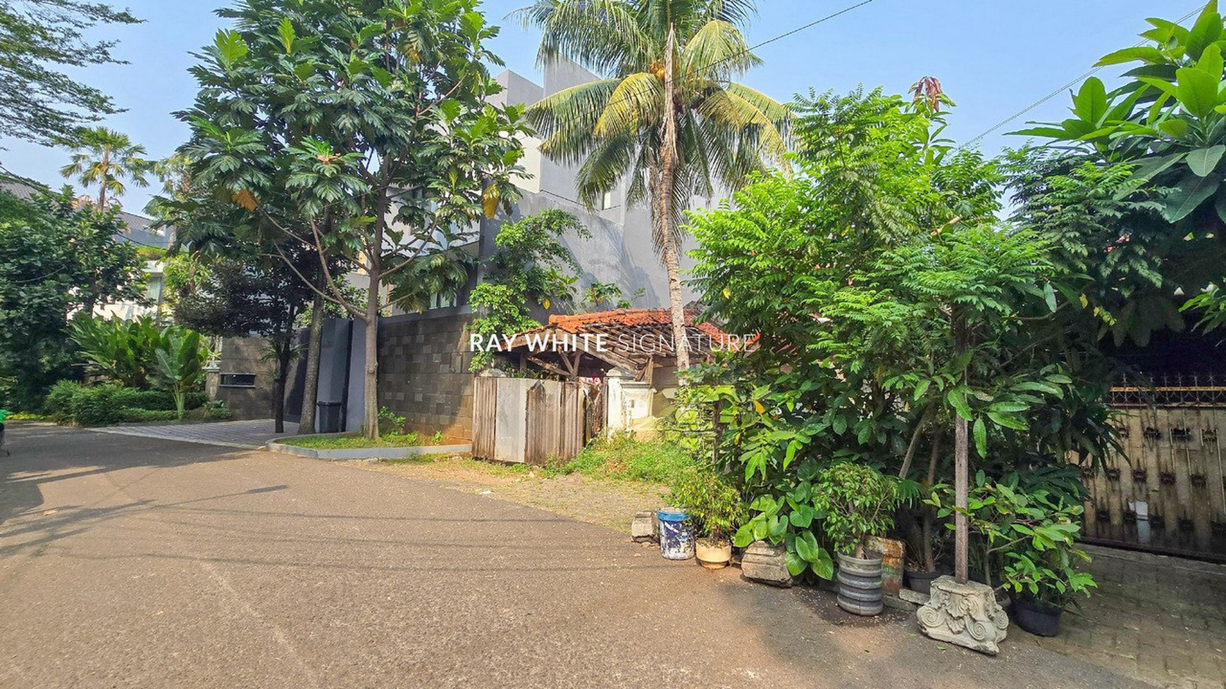 Rumah Lama Lokasi Strategis di Jl Martimbang Raya