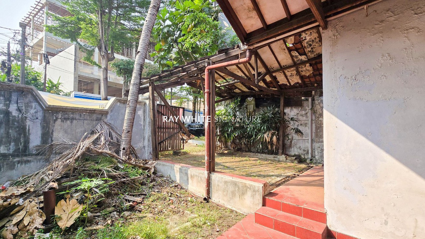 Rumah Lama Lokasi Strategis di Jl Martimbang Raya