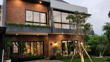 Rumah Hook Modern Tropis di Delatinos BSD City