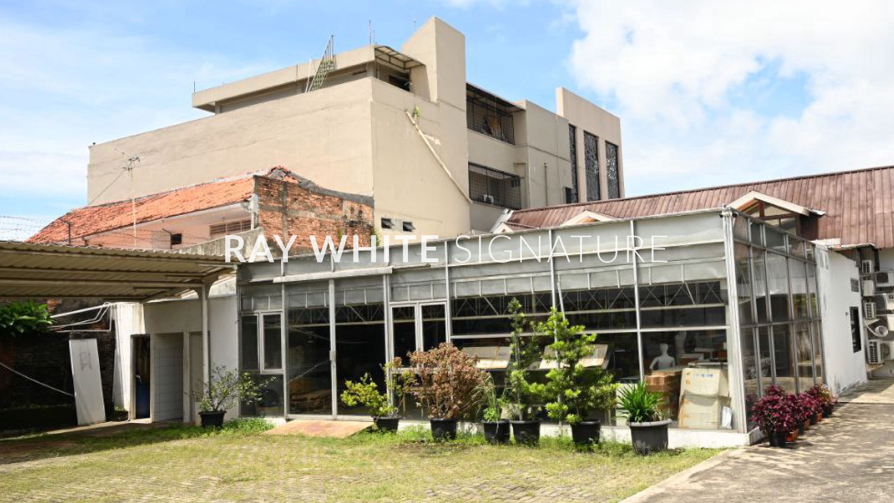 Rumah Zona Komersil di Jl Raya Kebayoran Lama 