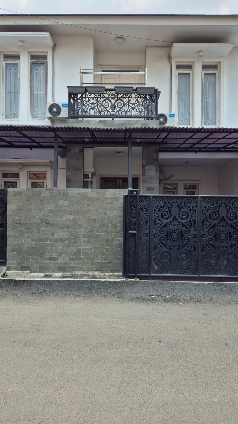 Rumah bagus, bebas banjir siap huni di Graha Raya Bintaro