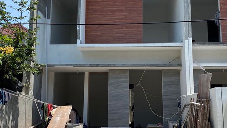 Dijual Rumah Manyar Tirtoyoso Surabaya Timur New Minimalis Modern 2 Lantai