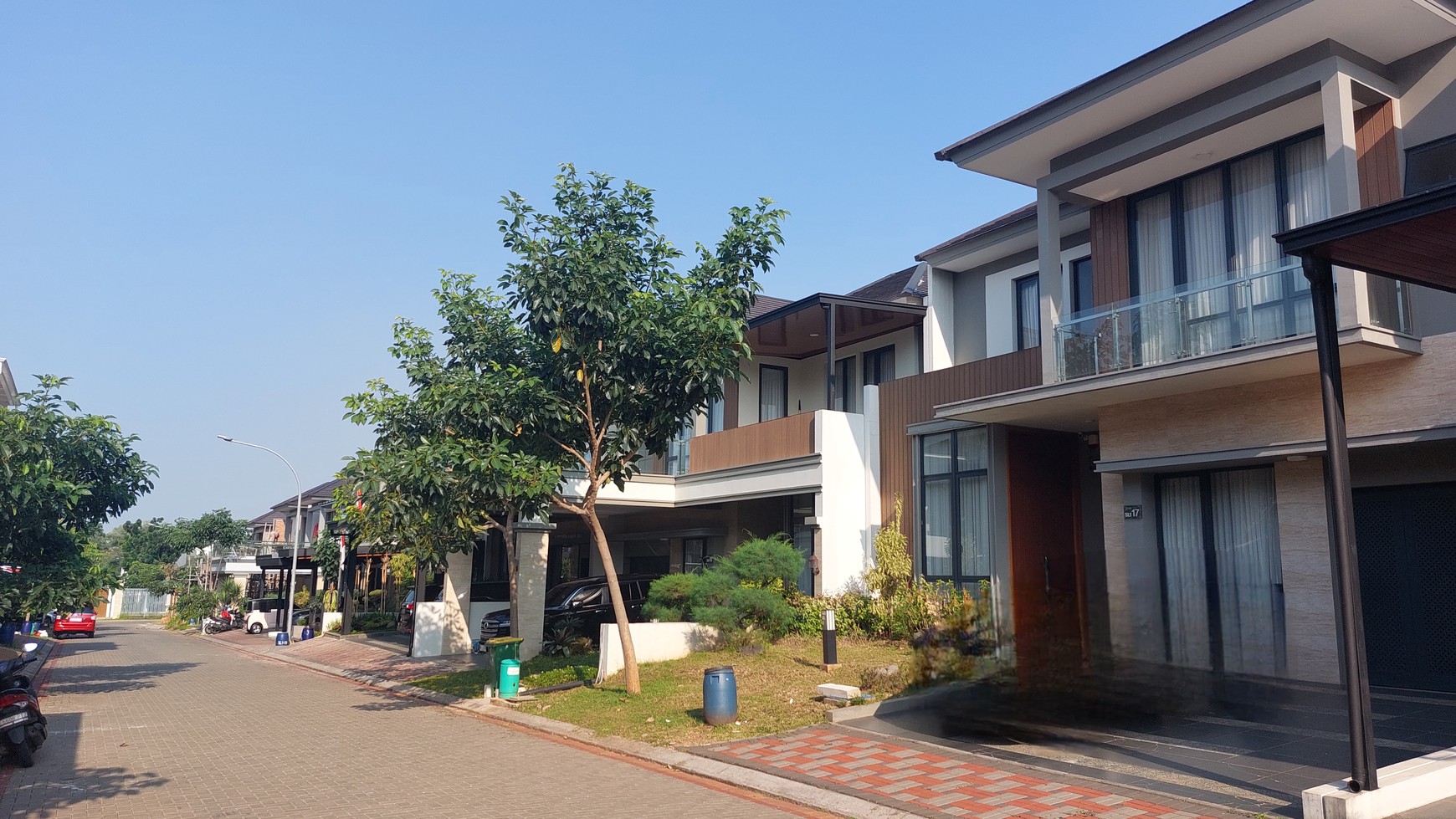 Rumah  2 lantai, standard,  Siap Huni di cluster Baru Kota Wisata