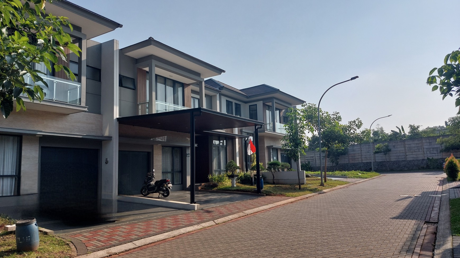 Rumah  2 lantai, standard,  Siap Huni di cluster Baru Kota Wisata