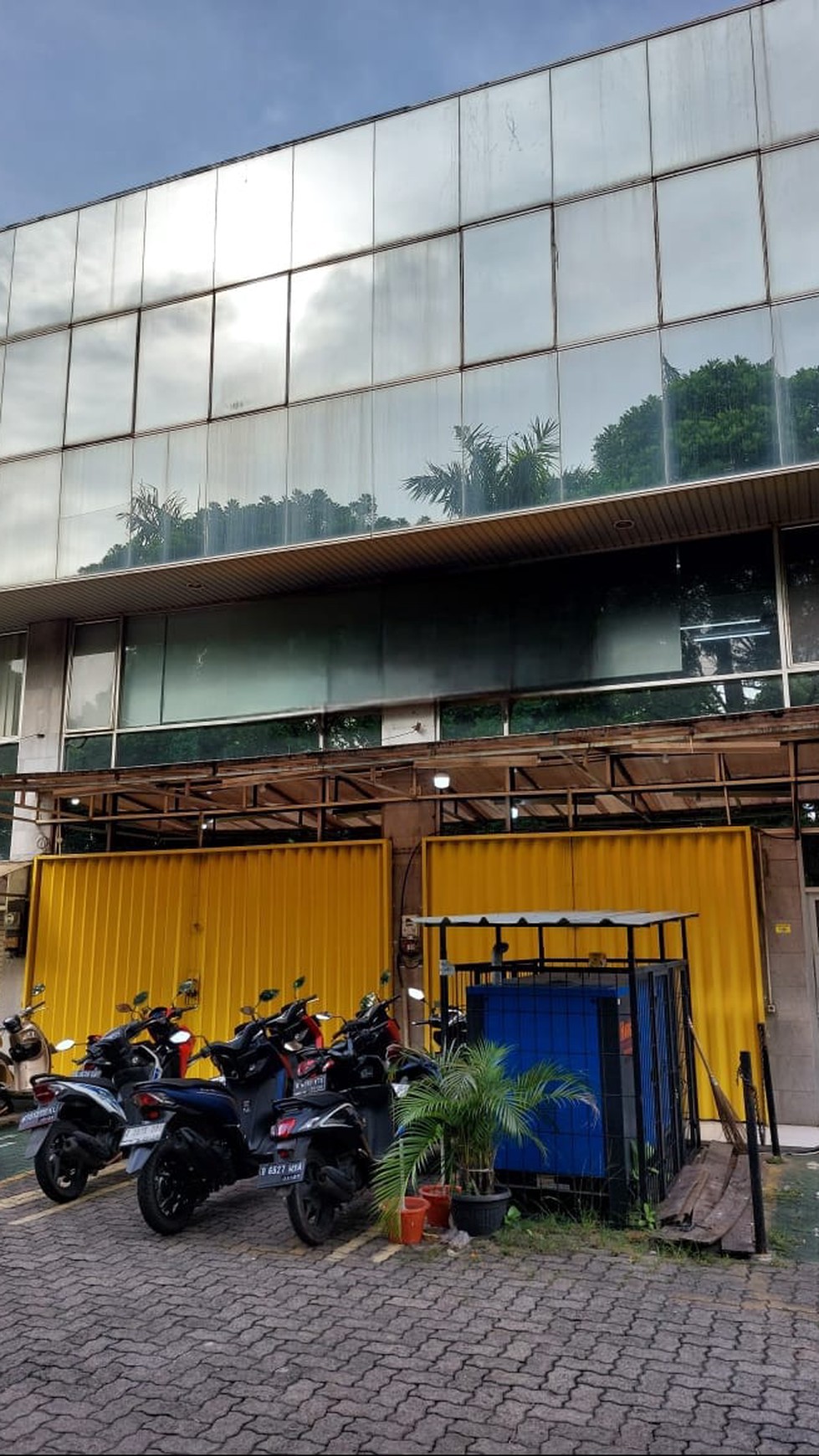 Lebak bulus ruko gandeng lebar 10 disewakkan dikontrakkan kantor ruang usaha