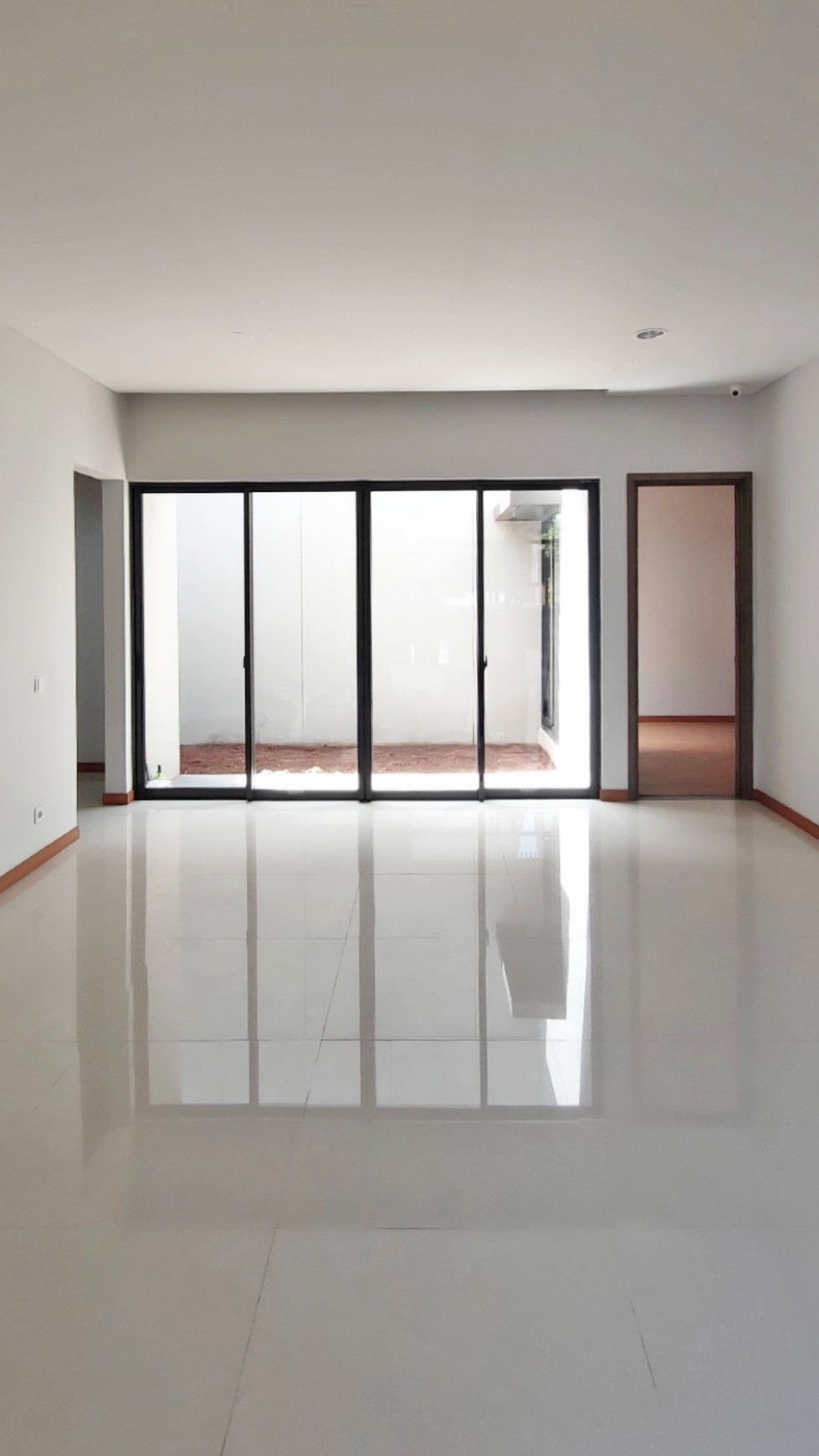 Rumah Tropis Modern di Greenwich Cluster Caelus BSD City