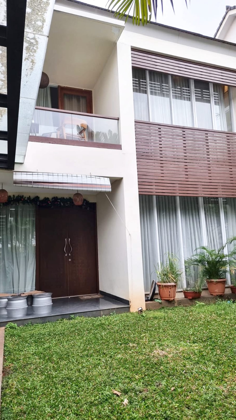 Rumah Modern Super Cozy di Pondok Indah Siap Huni