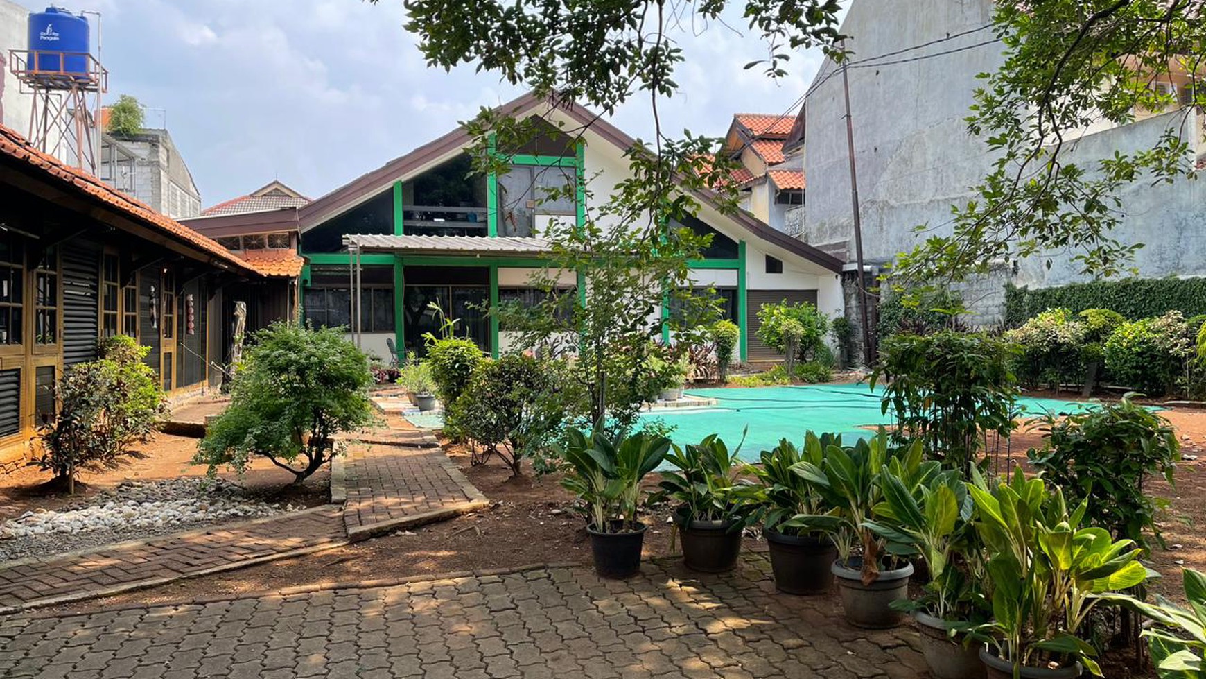 Rumah 2 Lantai Halaman Luas di Mampang Prapatan, Jakarta Selatan