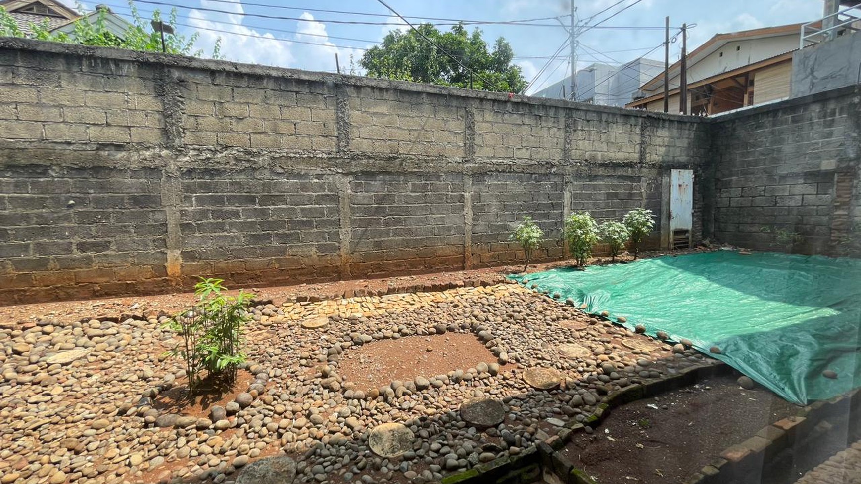 Rumah 2 Lantai Halaman Luas di Mampang Prapatan, Jakarta Selatan