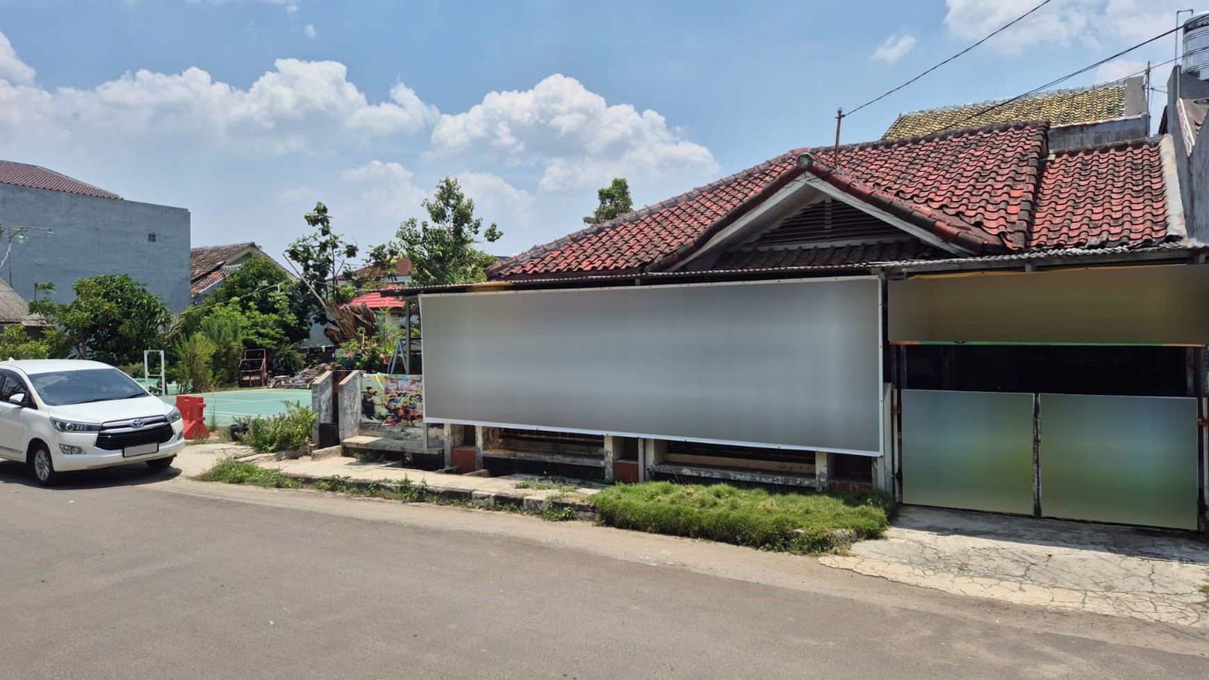 Rumah dekat taman di Harapan Indah