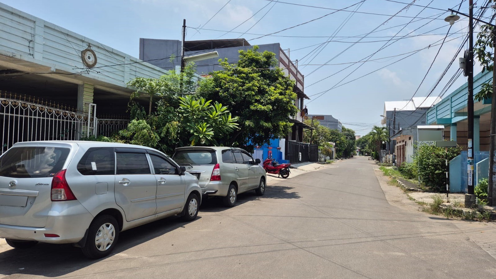 Rumah dekat taman di Harapan Indah