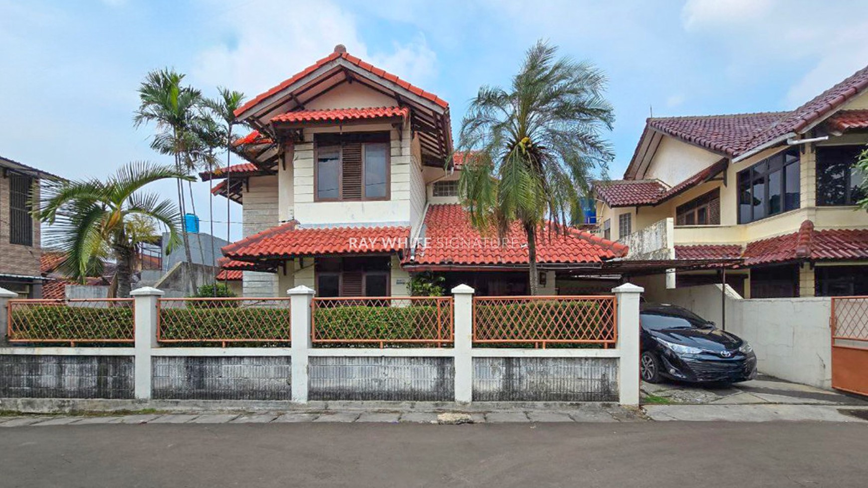 Dijual rumah posisi hook yang asri dan tenang di Jl Amal Bakti, Bintaro 