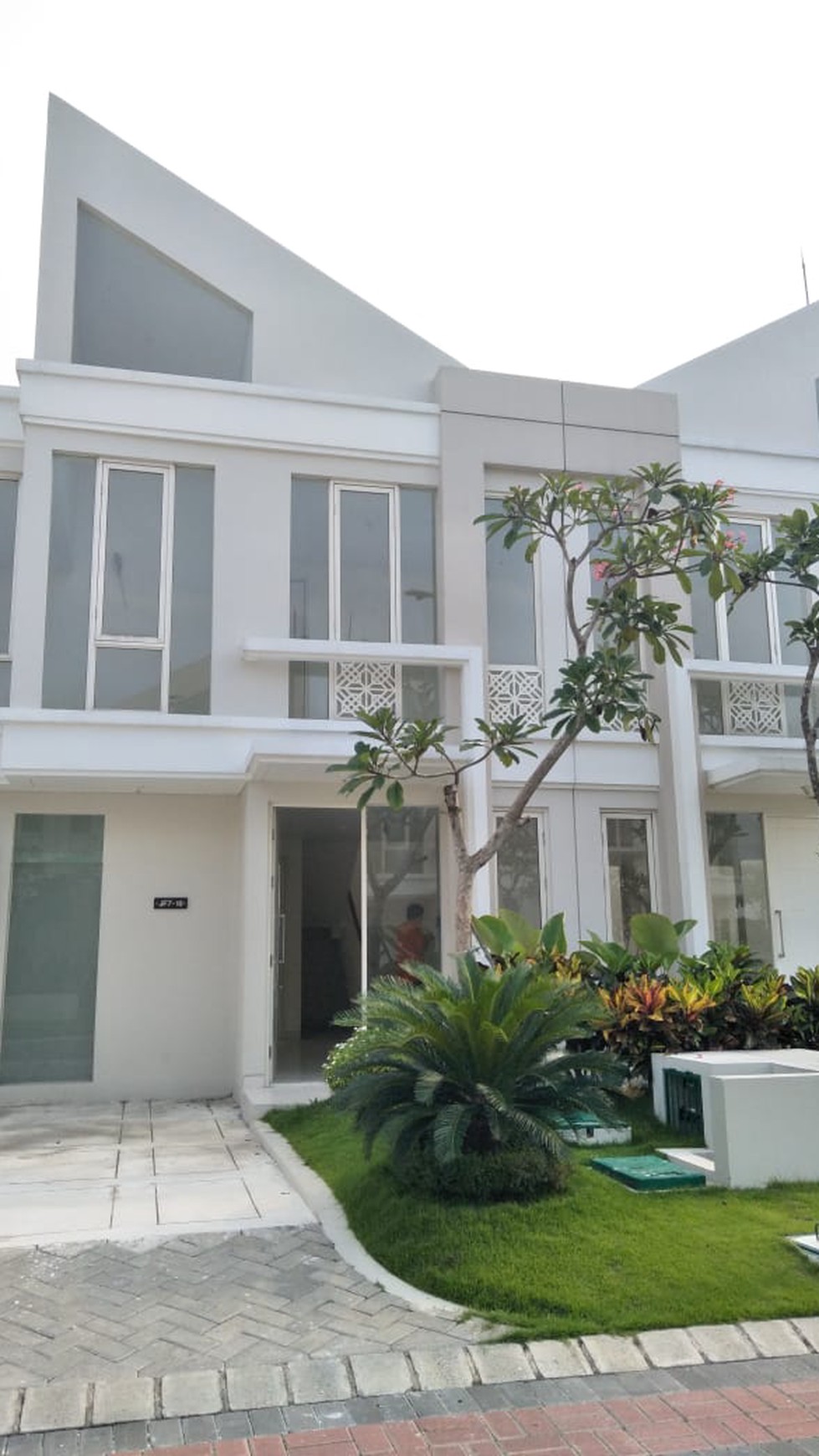 FOR RENT RUMAH GRAND PAKUWON,SBY BARAT-TANDES