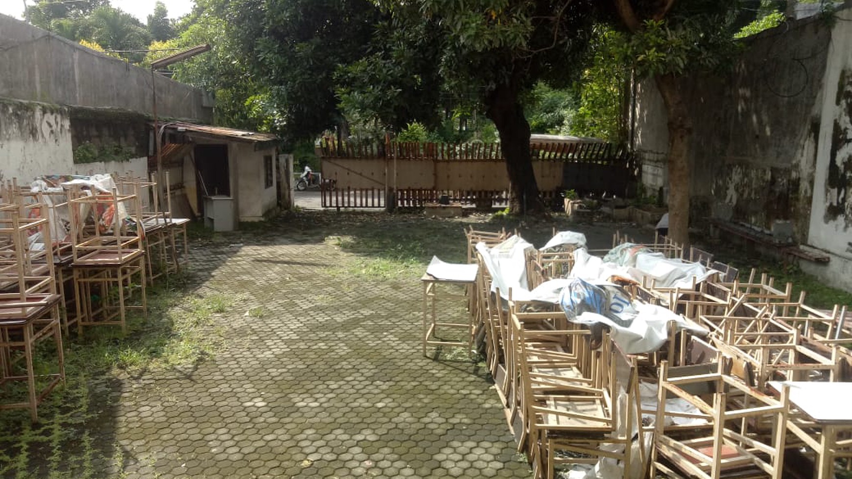 Disewakan Gedung ex Olahraga Untuk Gudang/Cafe/Restoran/Kantor Jl. Irian Barat - Tengah Kota Surabaya