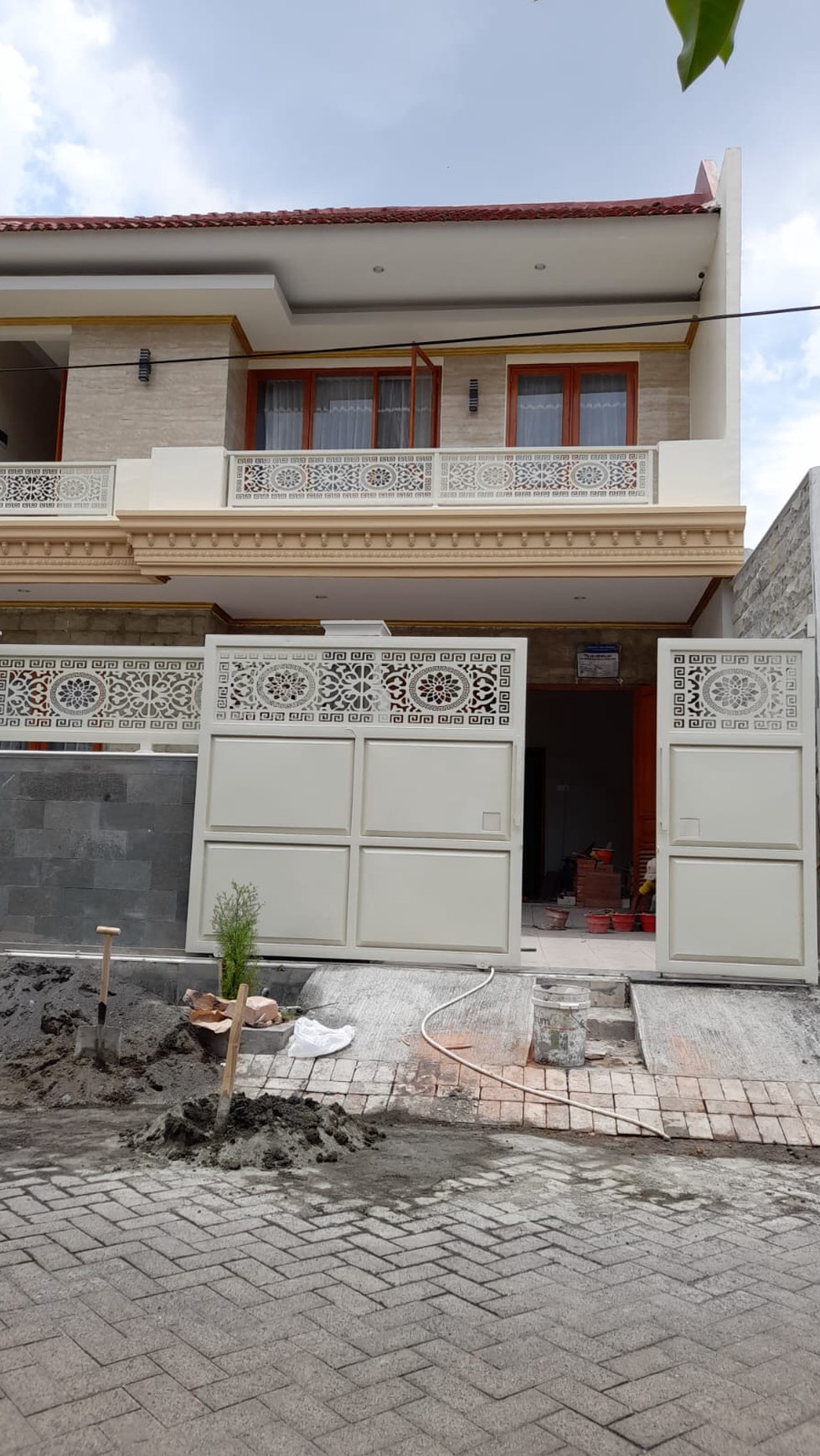 Dijual rumah darmo harapan indah siap huni surabaya barat