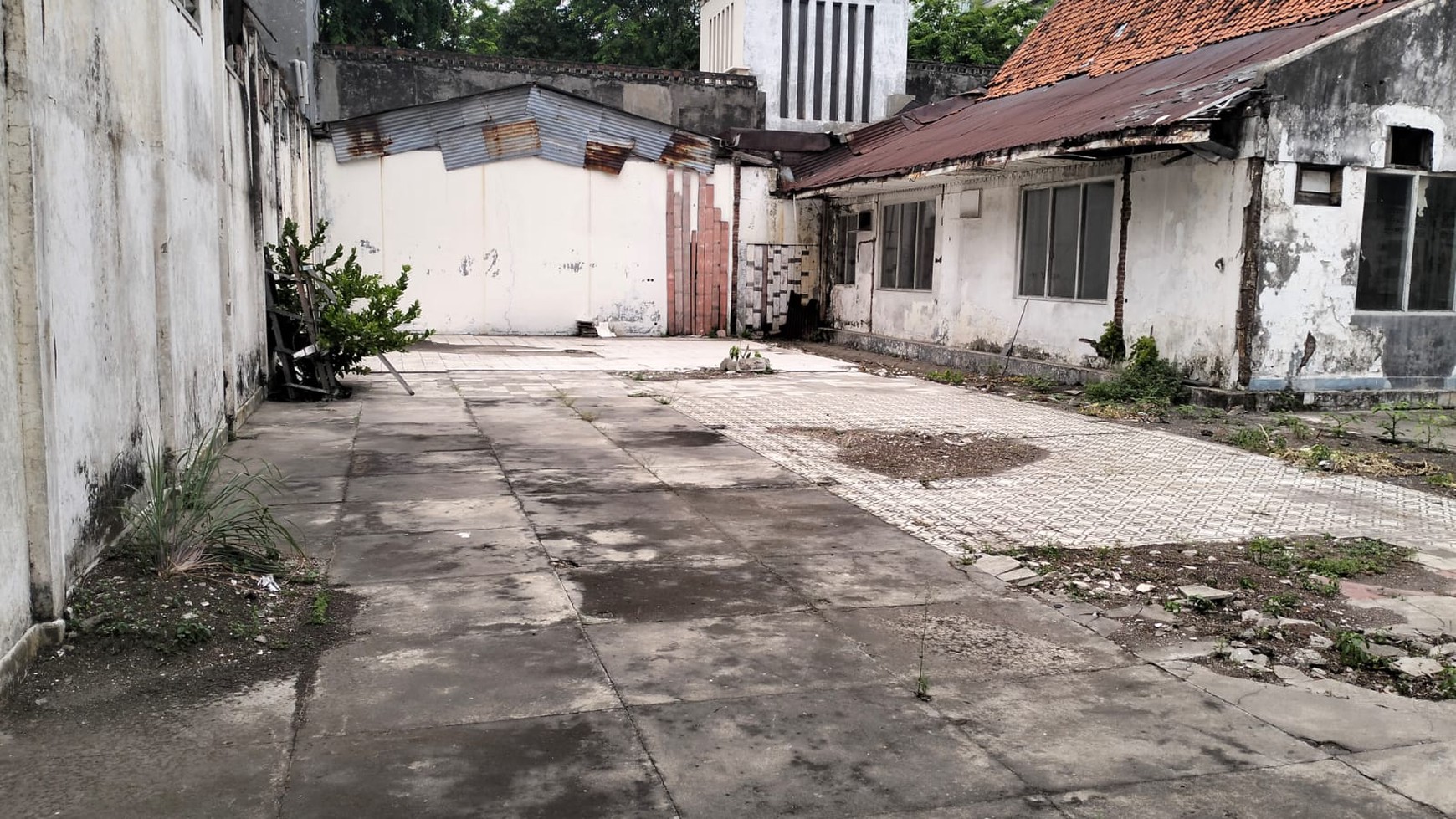 Disewakan tempat Usaha Komersial Area, Pusat Kota, Jl. Panglima Sudirman Surabaya