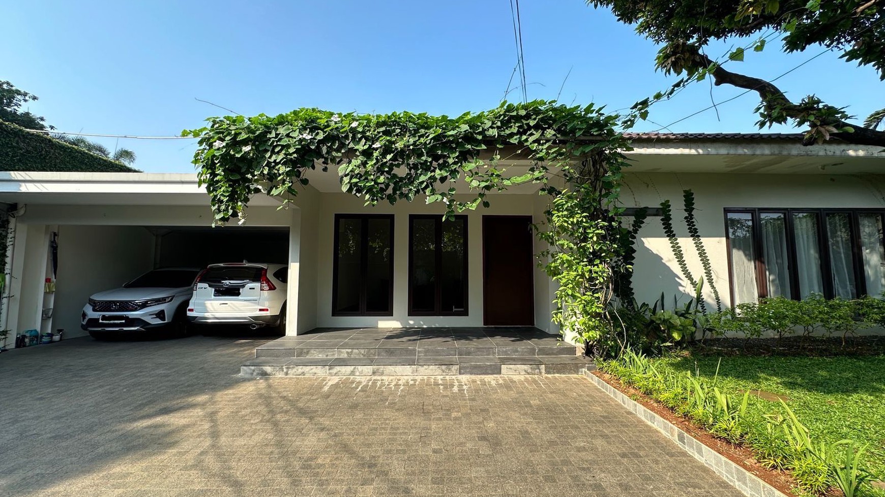 Beautiful house with big backyard in pejaten area