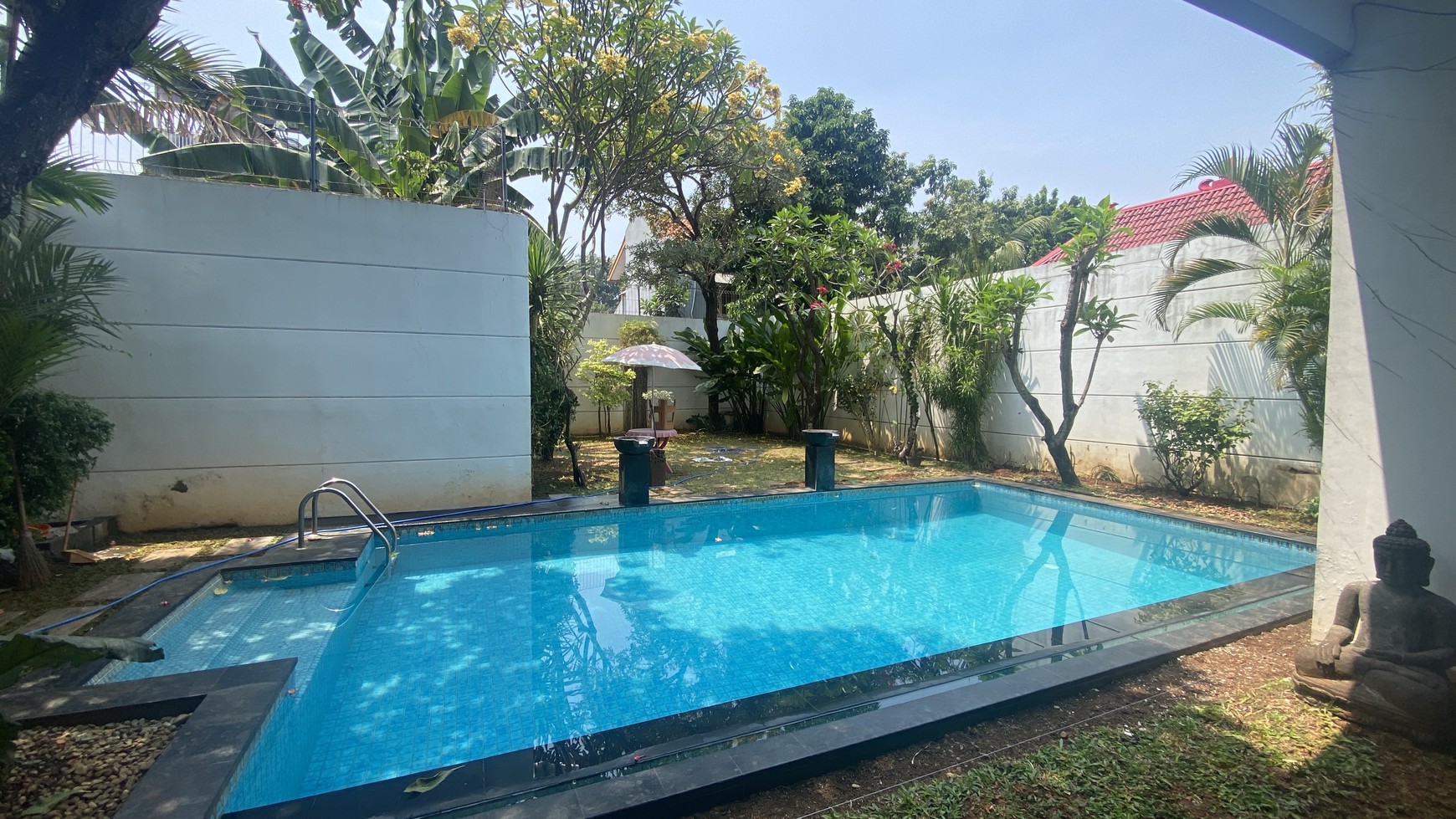 Beautiful modern tropical house in kuningan, jakarta selatan