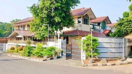 Rumah Mewah Cantik  Halaman Luas di Lebak Bulus, Jakarta Selatan.