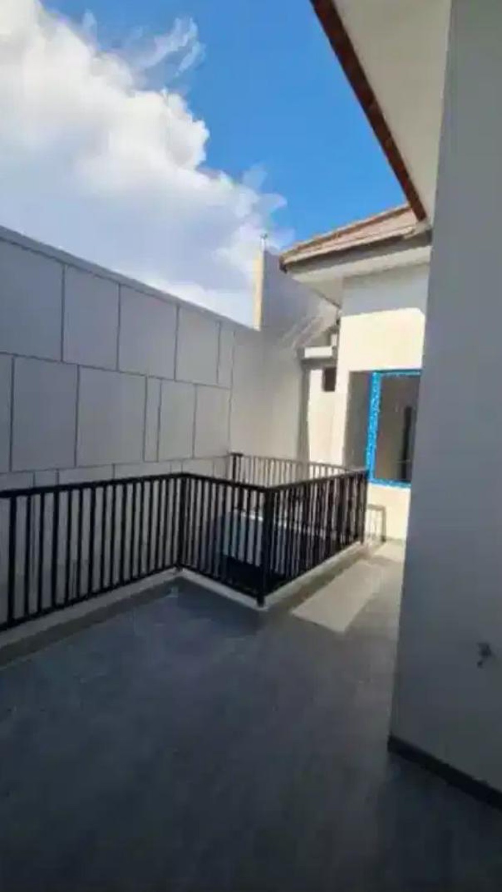 Dijual Rumah Manyar Kertoadi Surabaya Timur - Baru Modern 2 Lantai Siap Huni dekat Galaxy Mall