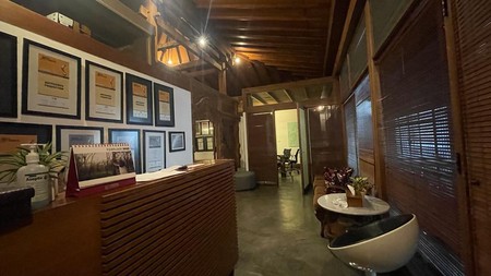 Rumah di Kota Bumi Kakarta Pusat depan Autograph Building,5 menit ke GI,  cocok untuk coffee shop, bakery