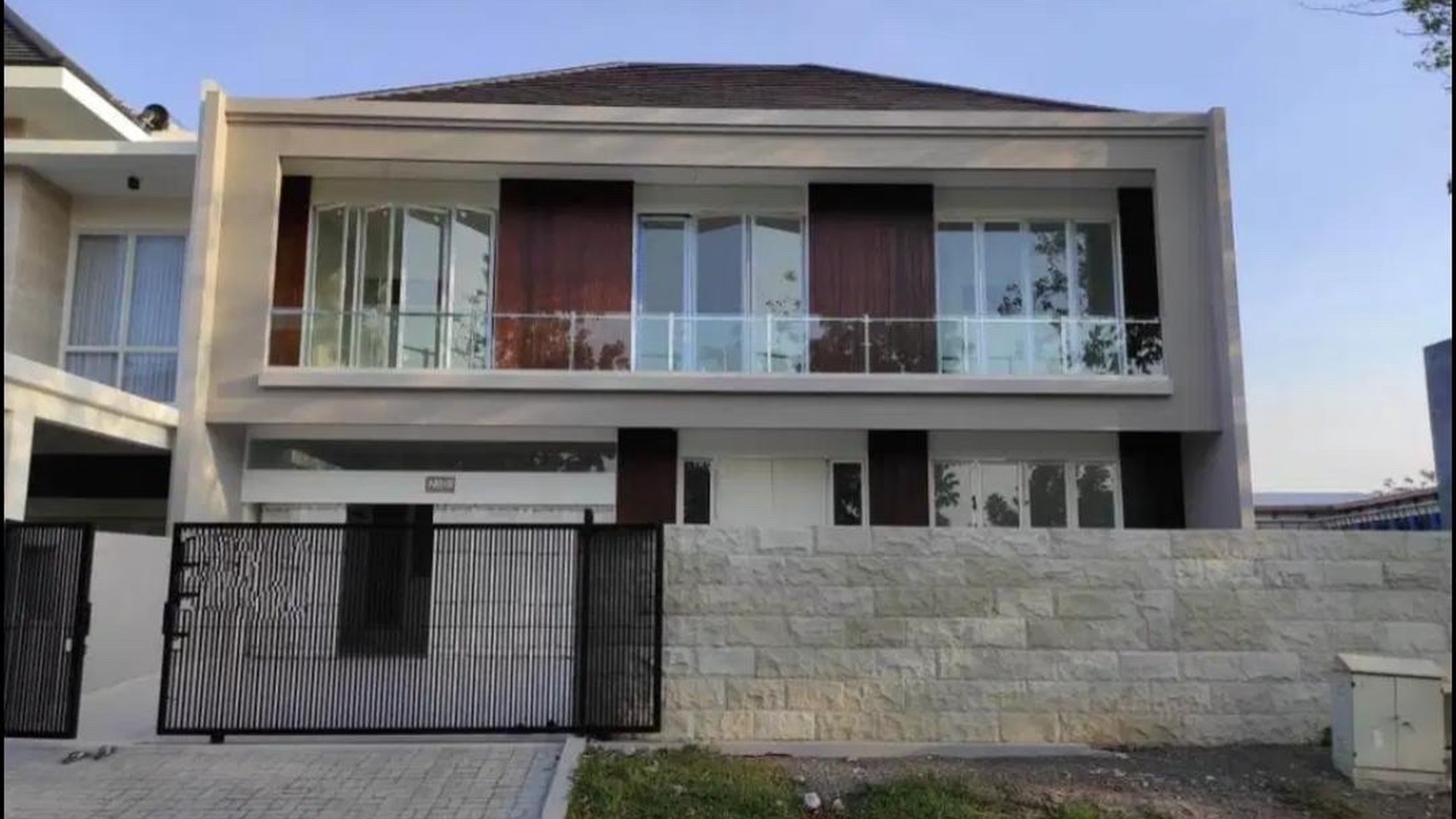 Dijual Rumah New Baru MEWAH Kawasan Elite