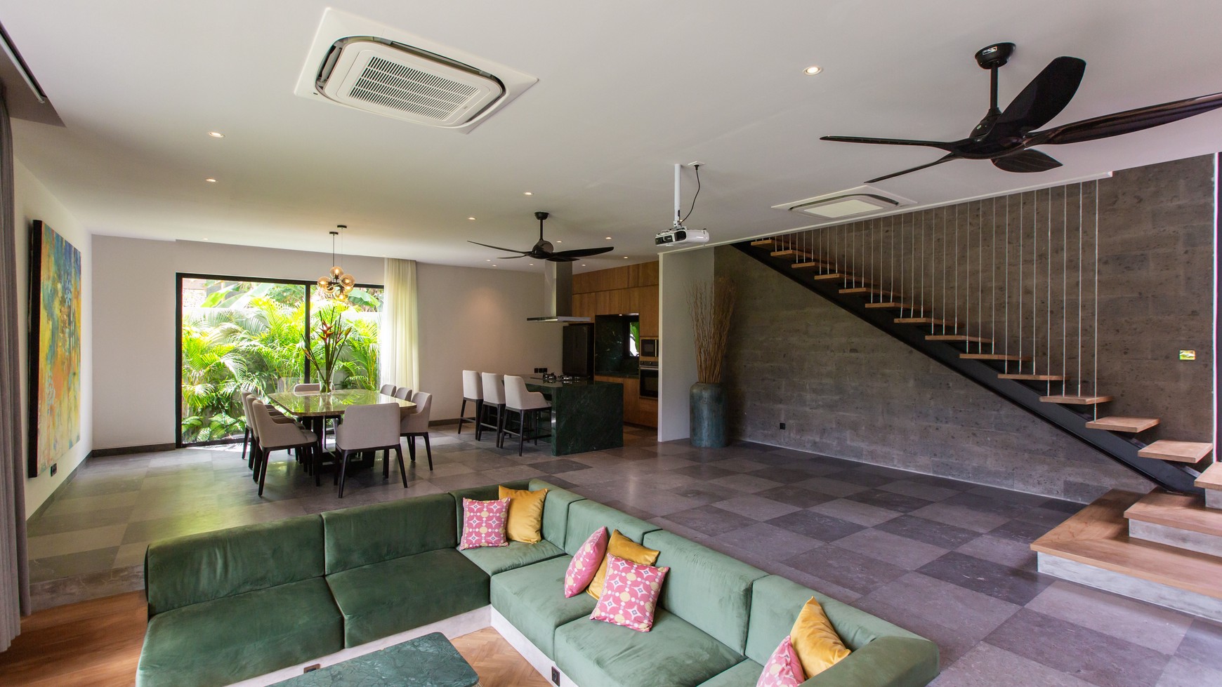 Leasehold - Charming 4-Bedroom Villa Near Canggu Bali - Prime Location & Modern Amenities!