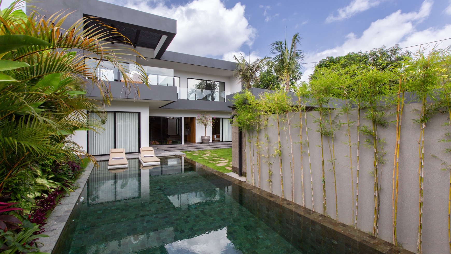 Leasehold - Charming 4-Bedroom Villa Near Canggu Bali - Prime Location & Modern Amenities!