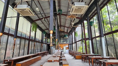 DI SEWAKAN Cocok buat Resto, Coffee / tempat usaha di kota dan pusat perkatoran di Jl Pregolan