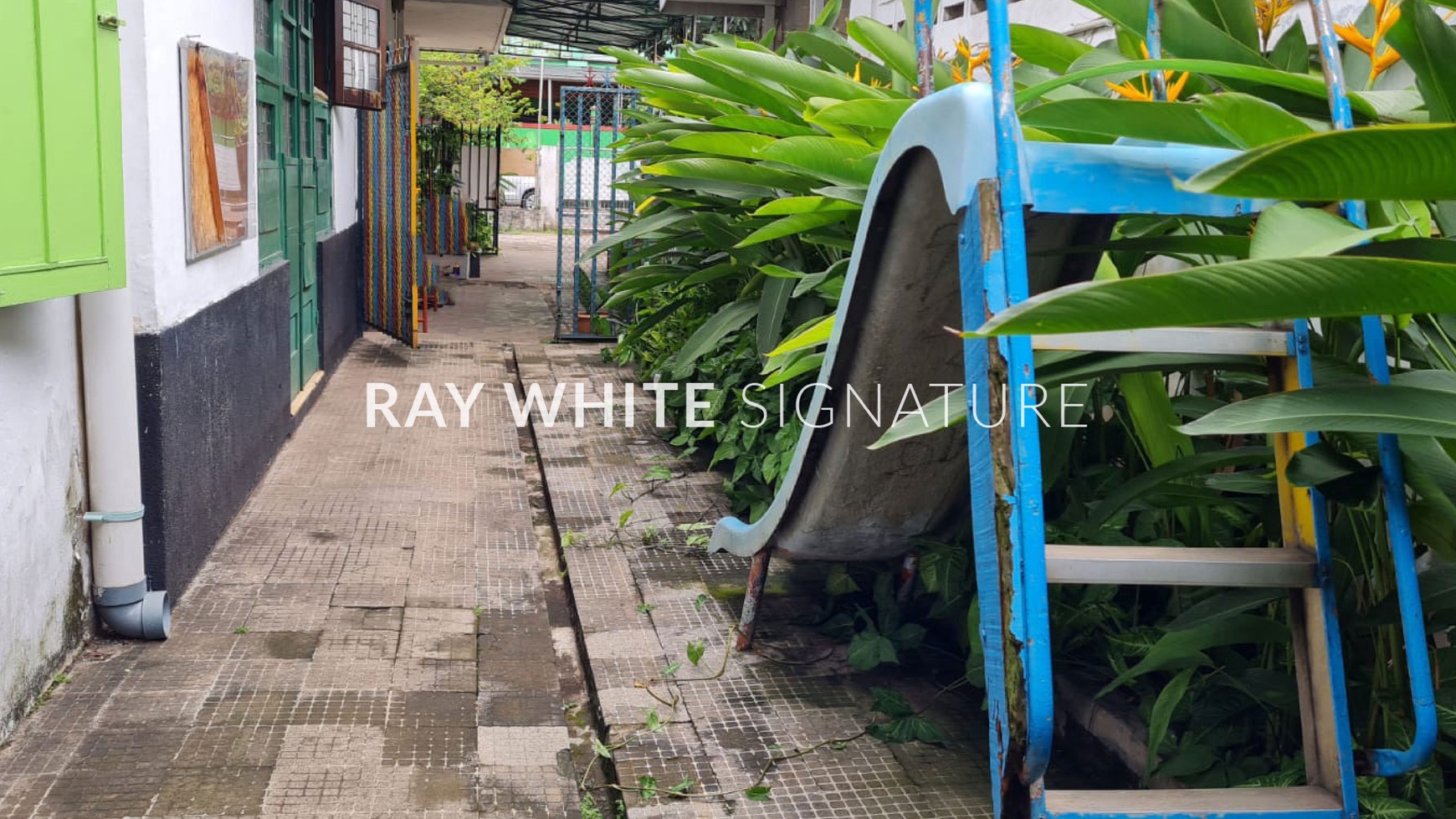 Rumah Ex Sekolah Umum di Jl Taman Amir Hamzah