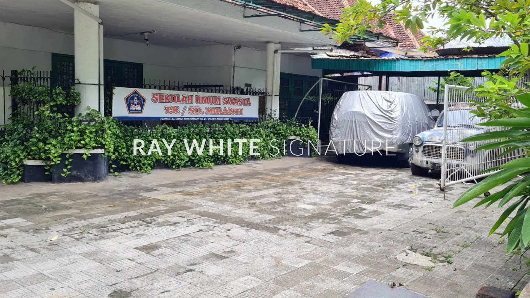 Rumah Ex Sekolah Umum di Jl Taman Amir Hamzah