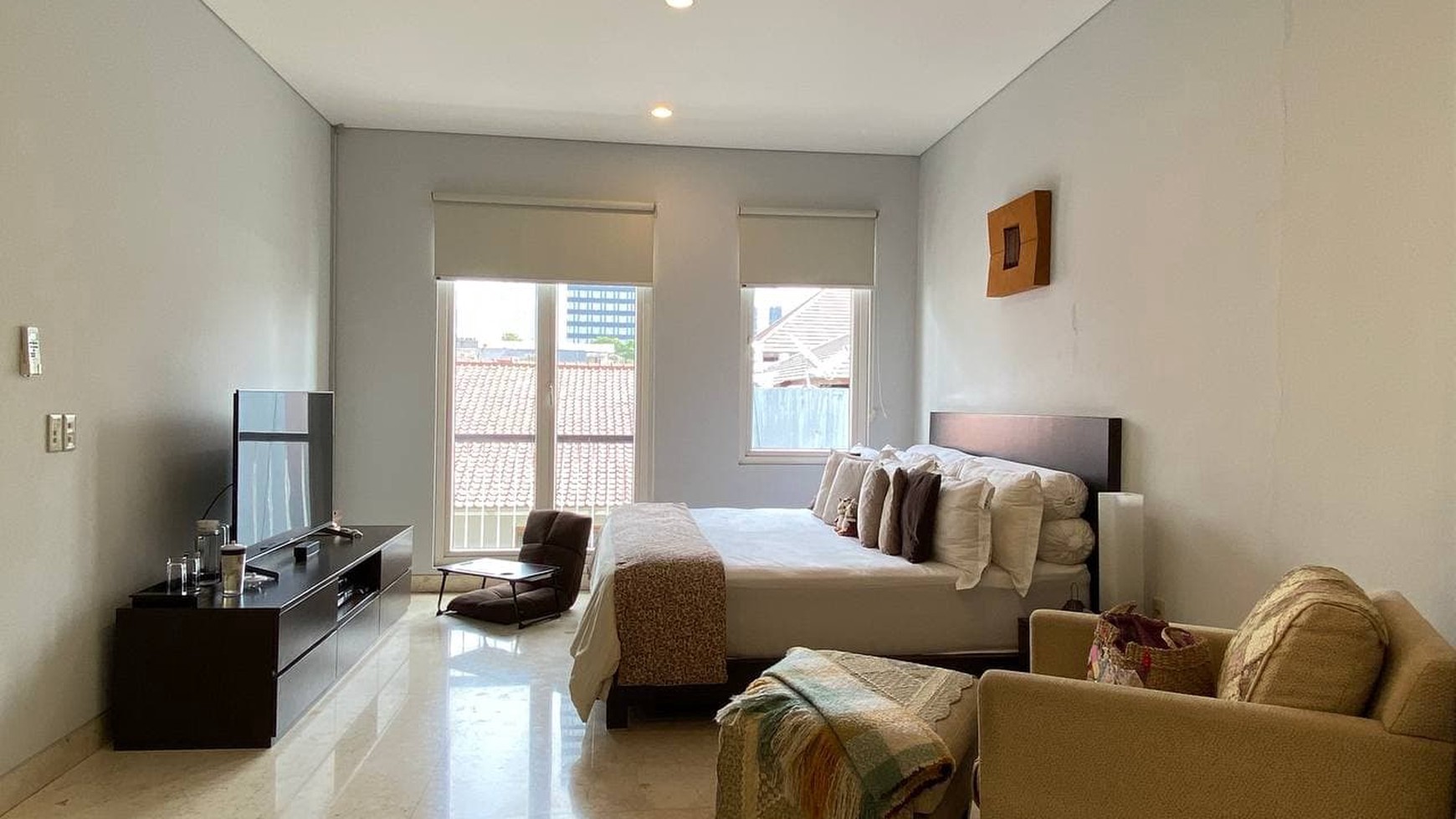 Rumah Cantik 3 Lantai di Jl Weleri Menteng