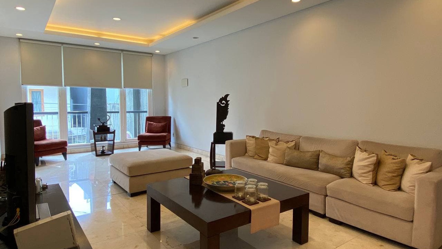 Rumah Cantik 3 Lantai di Jl Weleri Menteng