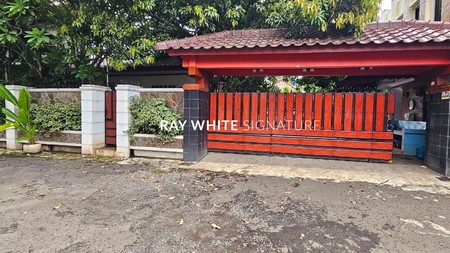 Rumah Mewah di Jl Anggrek Jati Padang dekat TB Simatupang