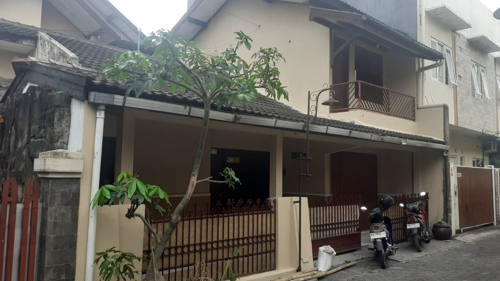 Rumah Furnish 5 kamar Dalam Perum Nogotirto Gamping Sleman.