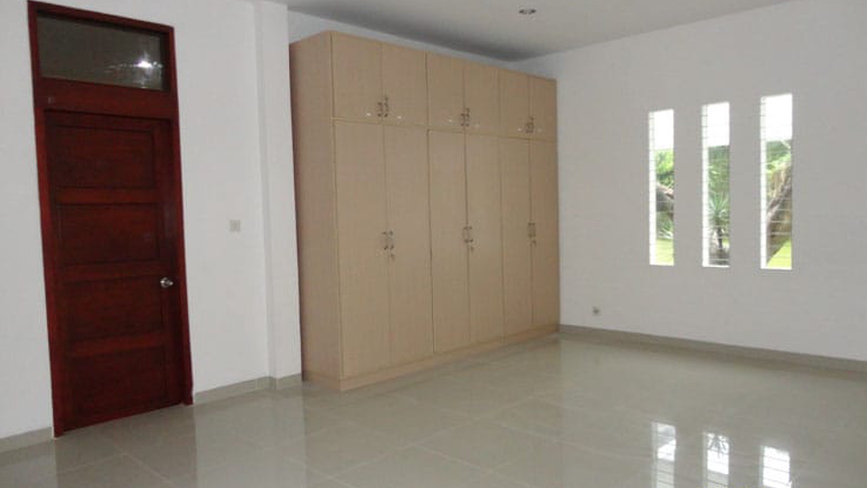 FOR RENT Rumah 3 Lantai, Bagus, Sertifikat Hak Milik, Jalan Kemang Selatan, Jakarta Selatan