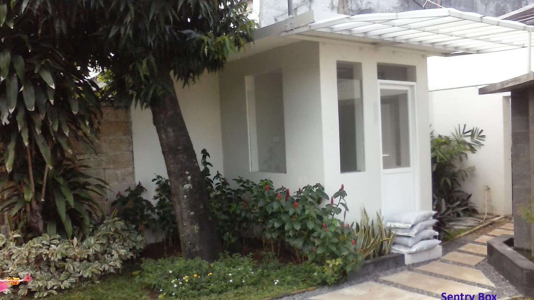 FOR RENT Rumah 3 Lantai, Bagus, Sertifikat Hak Milik, Jalan Kemang Selatan, Jakarta Selatan